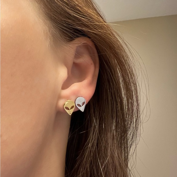 Unisex Silver Titanium Steel Alien Stud Earrings NEW - Picture 3 of 6